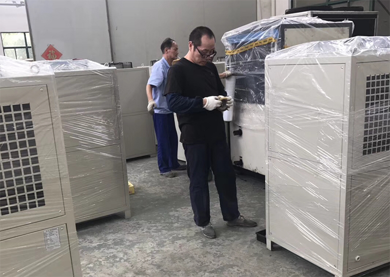 jcpX97t37fMEcRaU01B2550n2HNJ5525.jpg 油冷機(jī)安裝.jpg